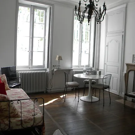 Les Tilleuls De Monge Apartamento