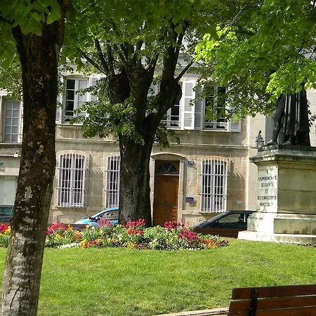Les Tilleuls De Monge * Beaune (Cote d'Or)